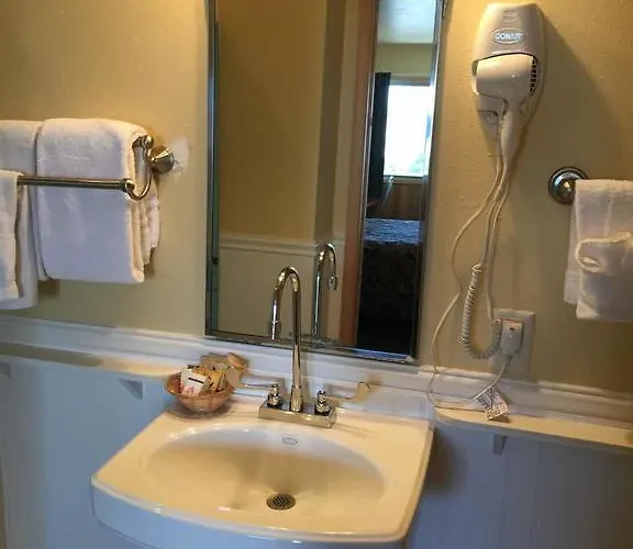 Holiday Lodge Motel Motel Lander