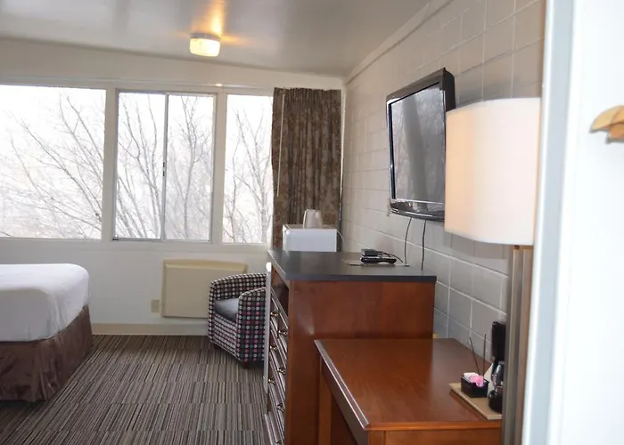 Holiday Lodge Motel